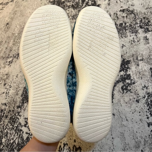 Allbirds Women's Wool Runner Fluffs in the Thrive Teal/Deep Emerald colorway - Picture 12 of 14